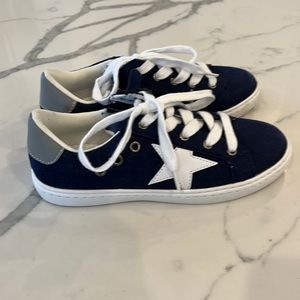 Brand new Hoo navy sneakers size 5 ( runs small) boys